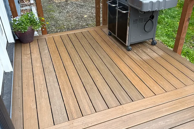 Detail of Grill 724 sq ft Trex deck with cable rails