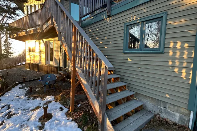 Detail of Blakeslee 1,750 sq ft multi-level deck